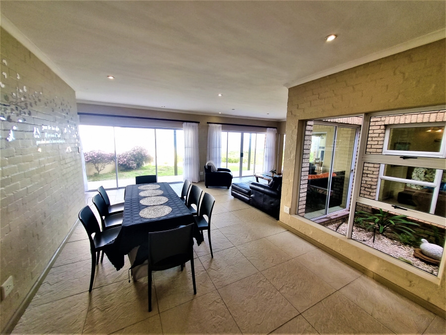 5 Bedroom Property for Sale in Bluewater Bay Western Cape